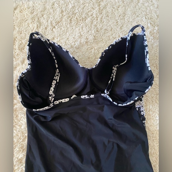 Plus Size 24W Mazu Swim Floral One Piece Swimsuit - Picture 8 of 11